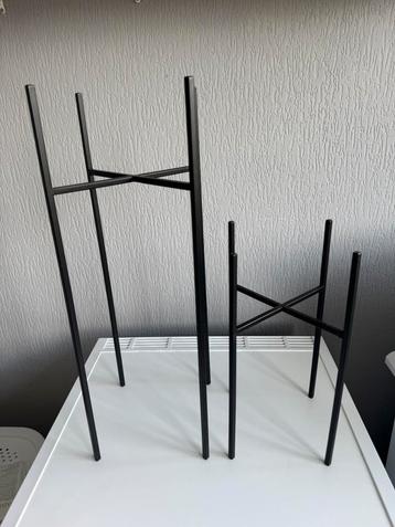 2 plantenstandaarden 35 en 55 cm hoog beschikbaar voor biedingen