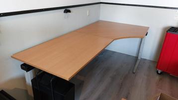 Groot Ahrend hoek bureau