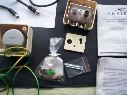 UMU-01 Kit overnamepunt met TRAS1000B & Splitter - Compleet?, Audio, Tv en Foto, Audiokabels en Televisiekabels, Gebruikt, Ophalen
