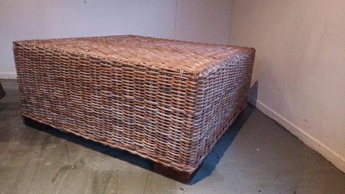 Mooie grote rieten salontafel voor in huis / veranda / overk, Tuin en Terras, Tuintafels, Vierkant, Ophalen