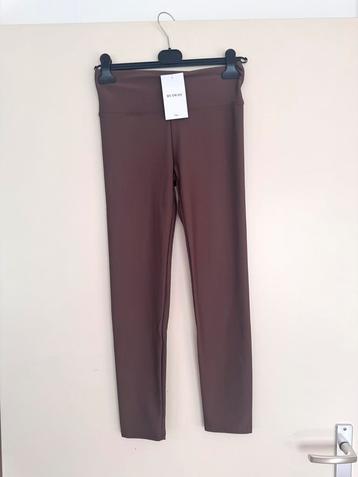 By swan bruine sportlegging maat M beschikbaar voor biedingen