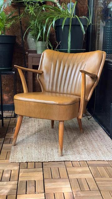 Vintage Bruine Fauteuil met Armleuningen beschikbaar voor biedingen