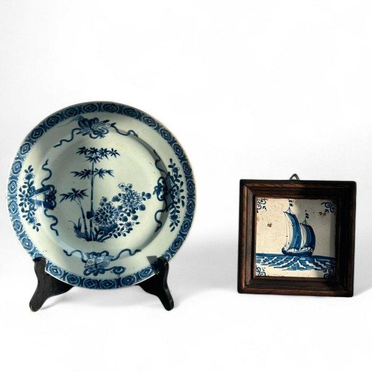 17e eeuwse schepentegel en 18e eeuws Qianlong bord, Antiek en Kunst, Kunst | Niet-Westerse kunst, Ophalen of Verzenden