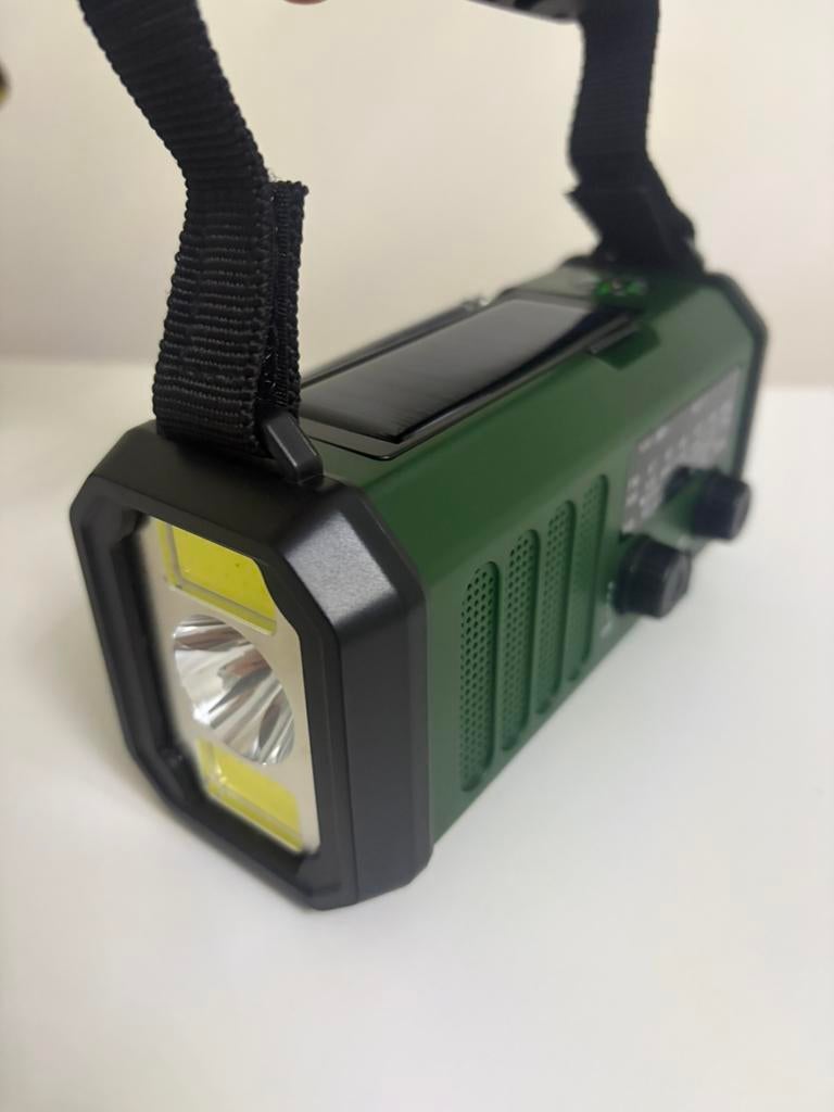 Noodradio- powerbank 10.000 mAh - noodpakket-zaklamp-solar, Ophalen of Verzenden, Zo goed als nieuw