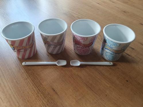 4x ijsbekers porselein., Huis en Inrichting, Keuken | Servies, Nieuw, Overige stijlen, Porselein, Ophalen of Verzenden