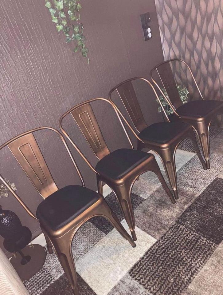 4 metalen eetkamerstoelen met zwarte magneet zitkussens, Huis en Inrichting, Stoelen, Zo goed als nieuw, Vier, Metaal, Overige kleuren