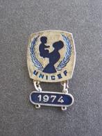 Speldje / broche: UNICEF met jaarschildje 1974; vierkant, Ophalen of Verzenden, Gebruikt, Overige onderwerpen, Speldje of Pin
