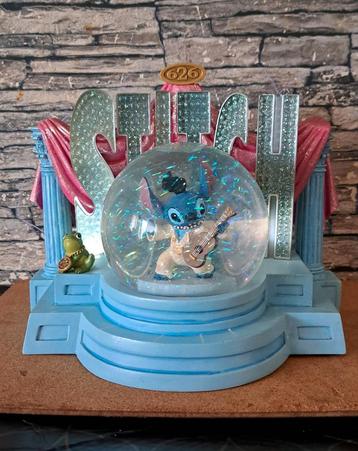 Disney Lilo & Stitch Elvis Stitch Snow Globe beschikbaar voor biedingen