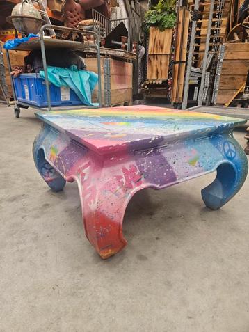 Hippe Opium Tafel beschikbaar voor biedingen