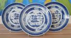 Een set van drie Chinese blauw wit porseleinen borden, Antiek en Kunst, Ophalen of Verzenden