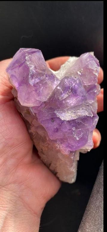 mineraal:  ruwe ‘AMETHYST’ OP MATRIX beschikbaar voor biedingen