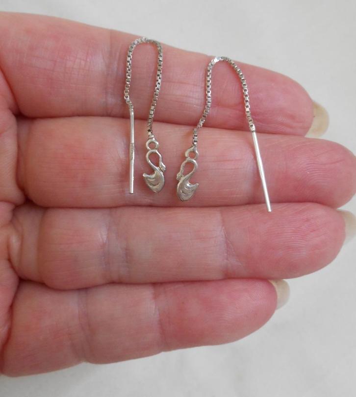 Zilveren oorbelletjes met zwanen nr.334, Sieraden, Tassen en Uiterlijk, Oorbellen, Zo goed als nieuw, Hangers, Zilver, Zilver