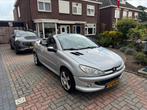 Peugeot 206 1.6 16V CC 2007 Grijs, Auto's, Peugeot, Voorwielaandrijving, 4 cilinders, Cabriolet, 4 stoelen
