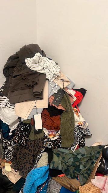 Dames kleding pakket M/L beschikbaar voor biedingen