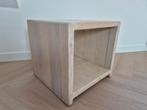 2 design massief houten kastjes, nachtkastjes, bijzettafel, Ophalen, Zo goed als nieuw