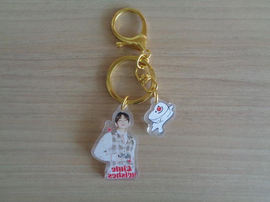 BTS Little Wishes V Taehyung acryl sleutelhanger, Ophalen of Verzenden, Nieuw, Gebruiksvoorwerp