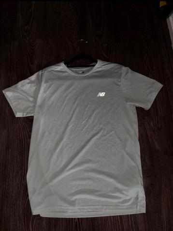 New Balance Shirt beschikbaar voor biedingen