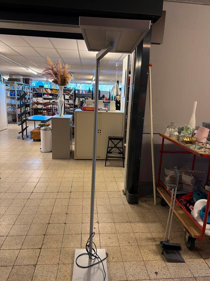 Moderne staande lamp, Huis en Inrichting, Lampen | Vloerlampen, Gebruikt, 150 tot 200 cm, Metaal, Ophalen
