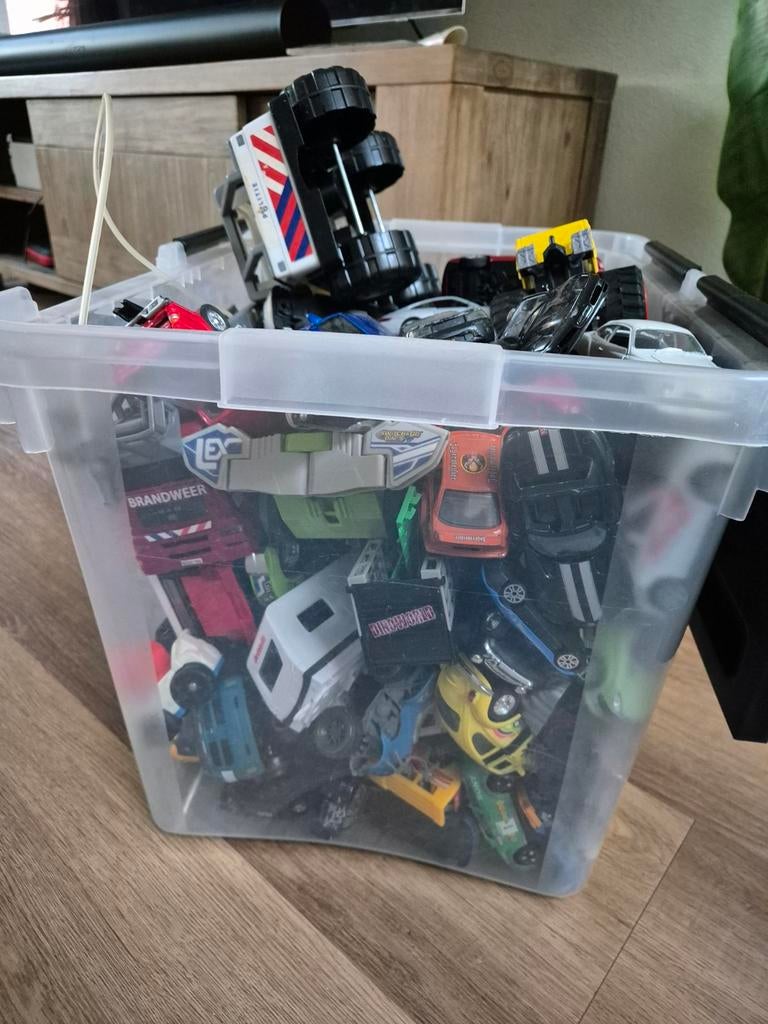 Speelgoedautos grote doos vol, Ophalen