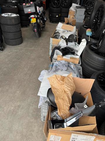 5 PALETTEN ORIGINELE BMW MOTOR ONDERDELEN 1250 950 750 beschikbaar voor biedingen