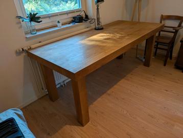 Eiken eetkamertafel beschikbaar voor biedingen