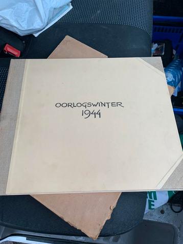 Boek Map met krijtteekeningen van Fré J. Drost hongerwinter beschikbaar voor biedingen