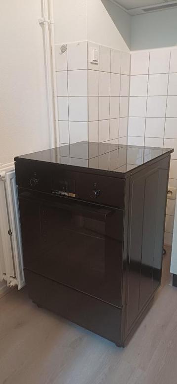 Fornuis Inductie Bosch, paar maanden oud, lees verder beschikbaar voor biedingen