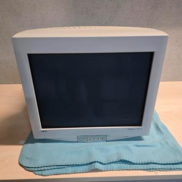 NEC 22 Inch MultiSync FP1370 CRT monitor. beschikbaar voor biedingen