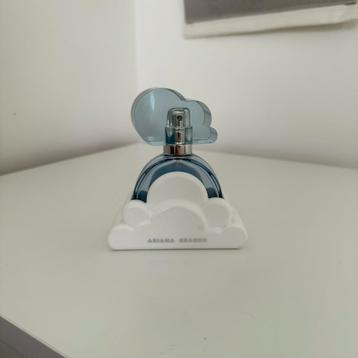 Ariana Grande Cloud parfum beschikbaar voor biedingen