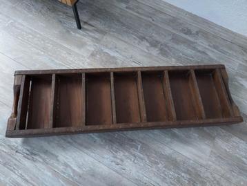 Antieke baksteenbak / letterbak beschikbaar voor biedingen