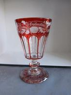 Boheems rood kristal bokaal, Antiek en Kunst, Antiek | Glas en Kristal, Ophalen of Verzenden