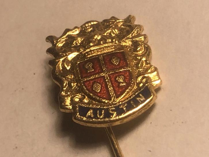 Emaille AUSTIN AUTOMERK Speld (Rood/Zwart/Goudkleur)., Verzamelen, Speldjes, Pins en Buttons, Zo goed als nieuw, Speldje of Pin