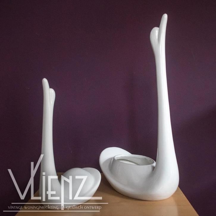 Twee vintage gestileerde porseleinen zwanen bloempot, Verzamelen, Retro, Huis en Inrichting, Ophalen of Verzenden