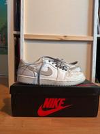 Jordan 1 low neutral grey 42,5, Wit, Ophalen of Verzenden, Nike Air Jordan, Sneakers of Gympen