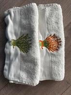 2 Witte handdoekjes, Huis en Inrichting, Badkamer | Badtextiel en Accessoires, Ophalen of Verzenden, Zo goed als nieuw, Wit, Handdoek