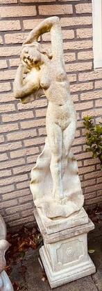 Beeld vrouw, voor in de tuin op sokkel, Tuin en Terras, Tuinbeelden, Ophalen, Gebruikt, Steen, Mensenbeeld