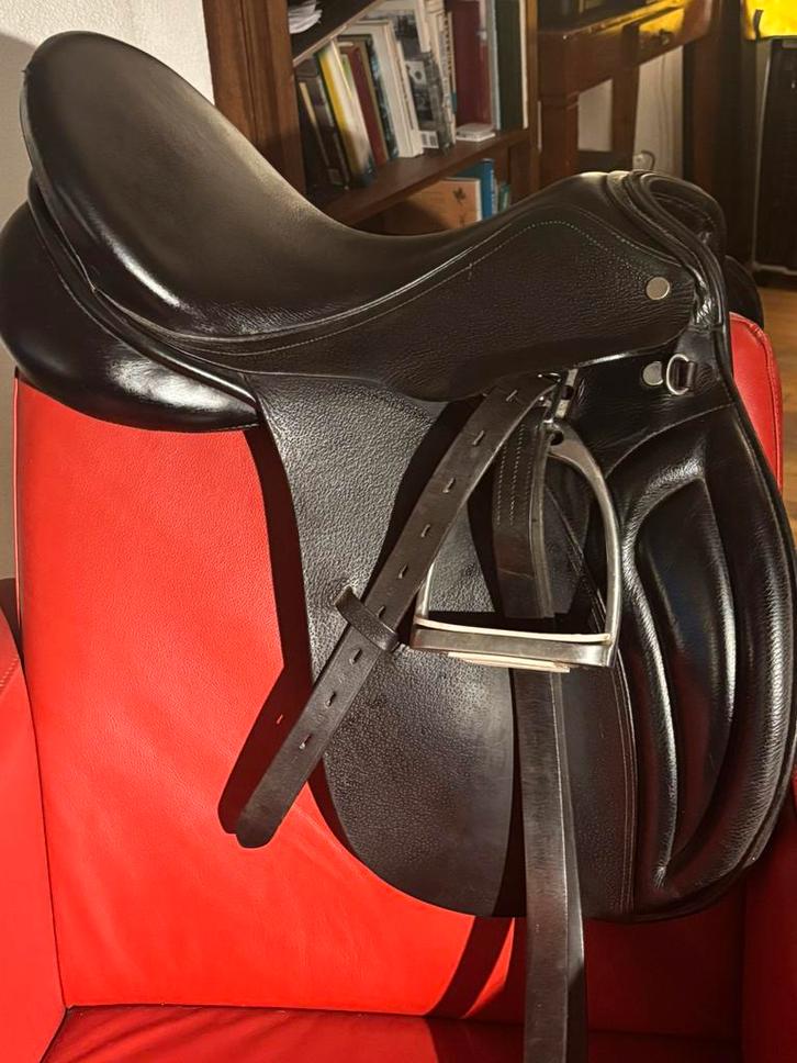 Pagony Diamant 18” veelzijdigheidszadel, Dieren en Toebehoren, Paarden en Pony's | Zadels, Gebruikt, Dressuur, Ophalen of Verzenden