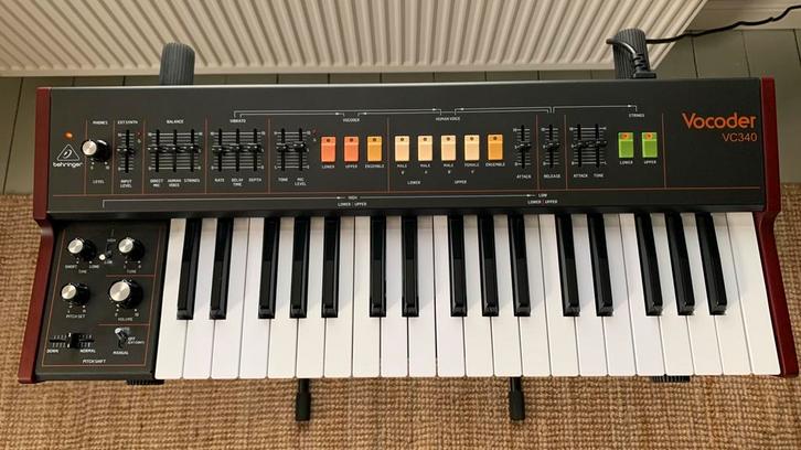 Behringer VC340 - Analoge string synthesizer en vocoder, Muziek en Instrumenten, Synthesizers, Zo goed als nieuw, Overige aantallen