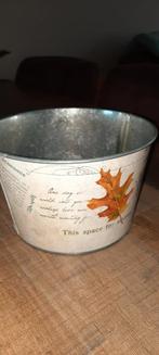 Decoratieve metalen pot met herfstthema, Ophalen of Verzenden