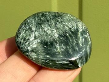 Serafiniet handsteen palmsteen mineralen beschikbaar voor biedingen