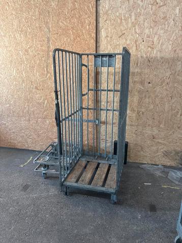 Rolcontainer Magazijn met Houten Bodem beschikbaar voor biedingen