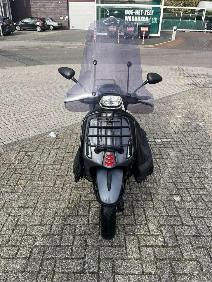 Vespa Sprint 2022 Full Option - Klaar voor de weg!, Fietsen en Brommers, Scooters | Vespa, Gebruikt, Overige modellen, Maximaal 45 km/u