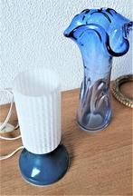 vintage tafellamp/tafellampje / retro bedlamp /blauw/wit/60s, Huis en Inrichting, Ophalen of Verzenden, Glas, Vintage/retro/design/sixties