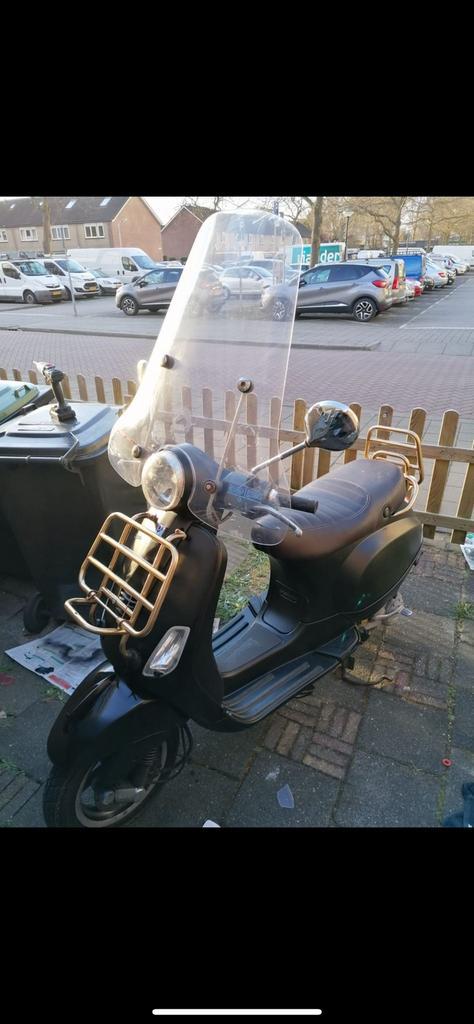 Loop of sloop! Vespa scooter, Fietsen en Brommers, Snorfietsen en Snorscooters, Zo goed als nieuw, Vespa, Ophalen of Verzenden