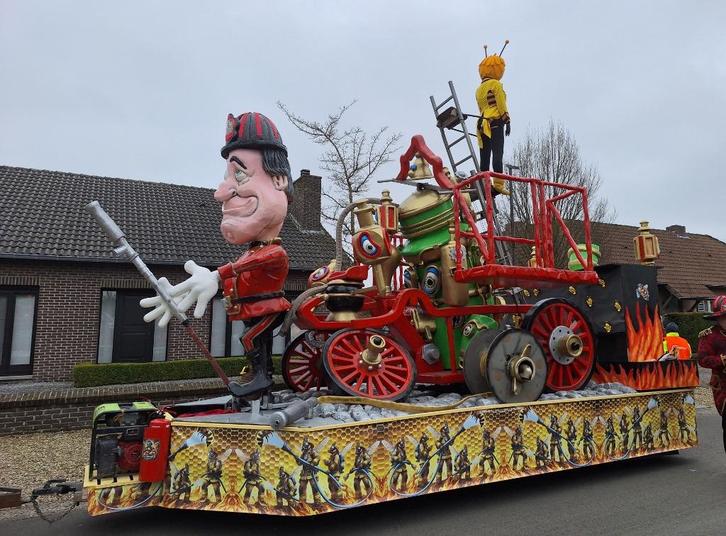 Carnavalswagen thema brandweer / bij / brouwerij, Hobby en Vrije tijd, Feestartikelen, Gebruikt, Feestartikel, Carnaval, Ophalen