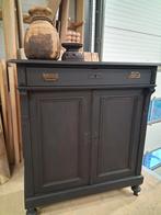 Meidenkast spekkast kledingkast, Ophalen