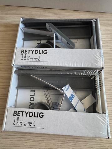 2 Ikea Betydlig curtain bar hangers beschikbaar voor biedingen