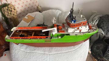 Mooie model biot beschikbaar voor biedingen