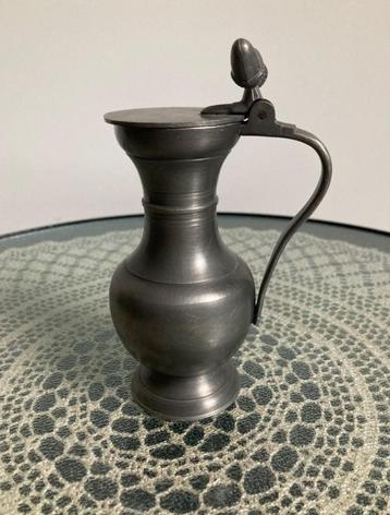 Antiek tinnen kannetje beschikbaar voor biedingen