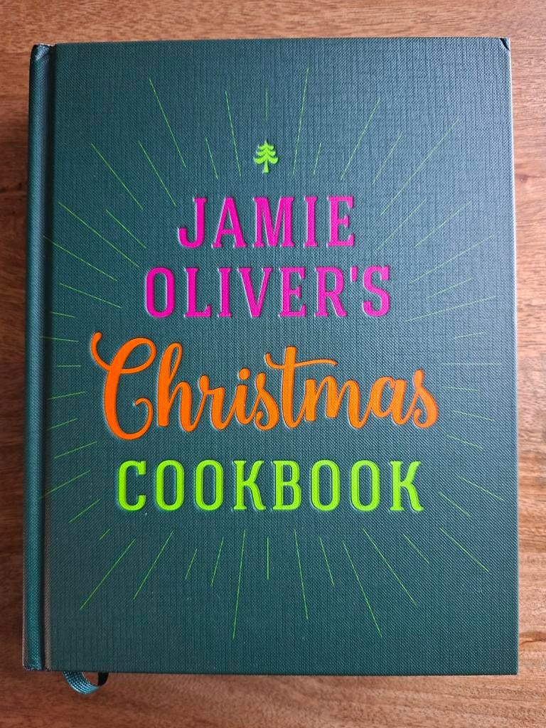 Jamie Oliver's Kerst Kookboek (Engels), Boeken, Kookboeken, Ophalen of Verzenden, Zo goed als nieuw, Hoofdgerechten